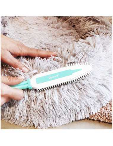 Pet and fabric hair capture brush with rubber bristles - Record