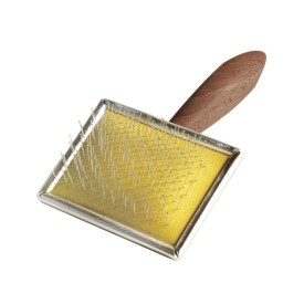 Slicker brush for grooming cats - Record