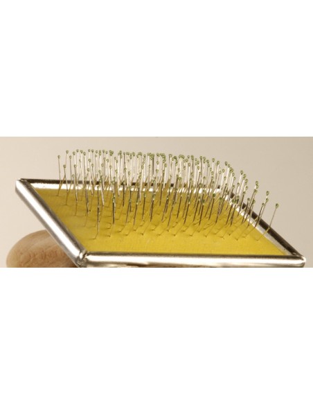 Slicker brush for grooming cats - Record